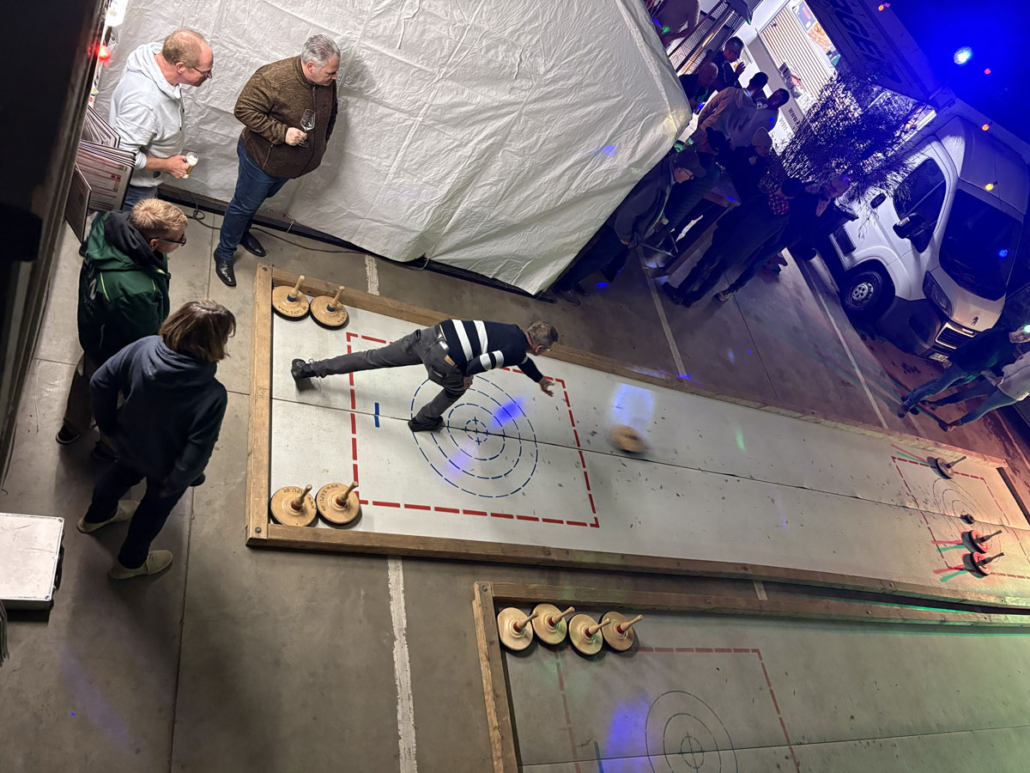 Highlight des Abends: Eisstockschießen