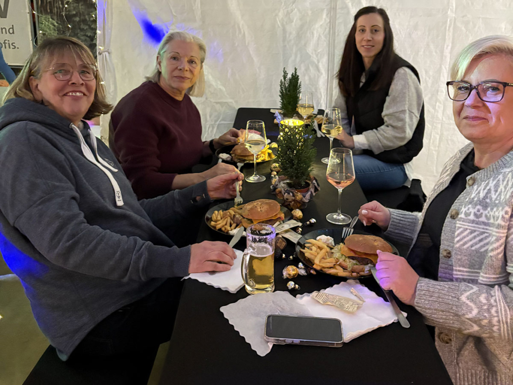 Teamgeist, gute Gespräche und festliche Stimmung bis tief in die Nacht.