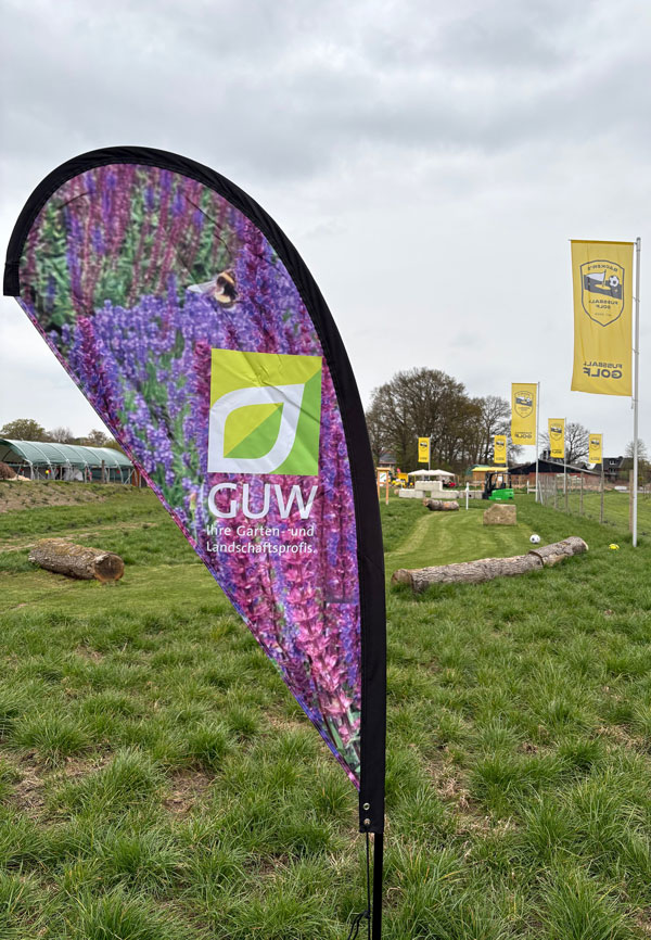 Unsere GUW-Fahne an der Anlage zeigt: Wir unterstützen dieses besondere Freizeitprojekt in der Region gern.